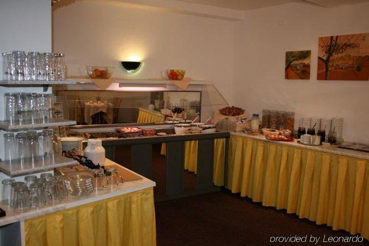 Invite Hotel Nuernberg City Restoran gambar